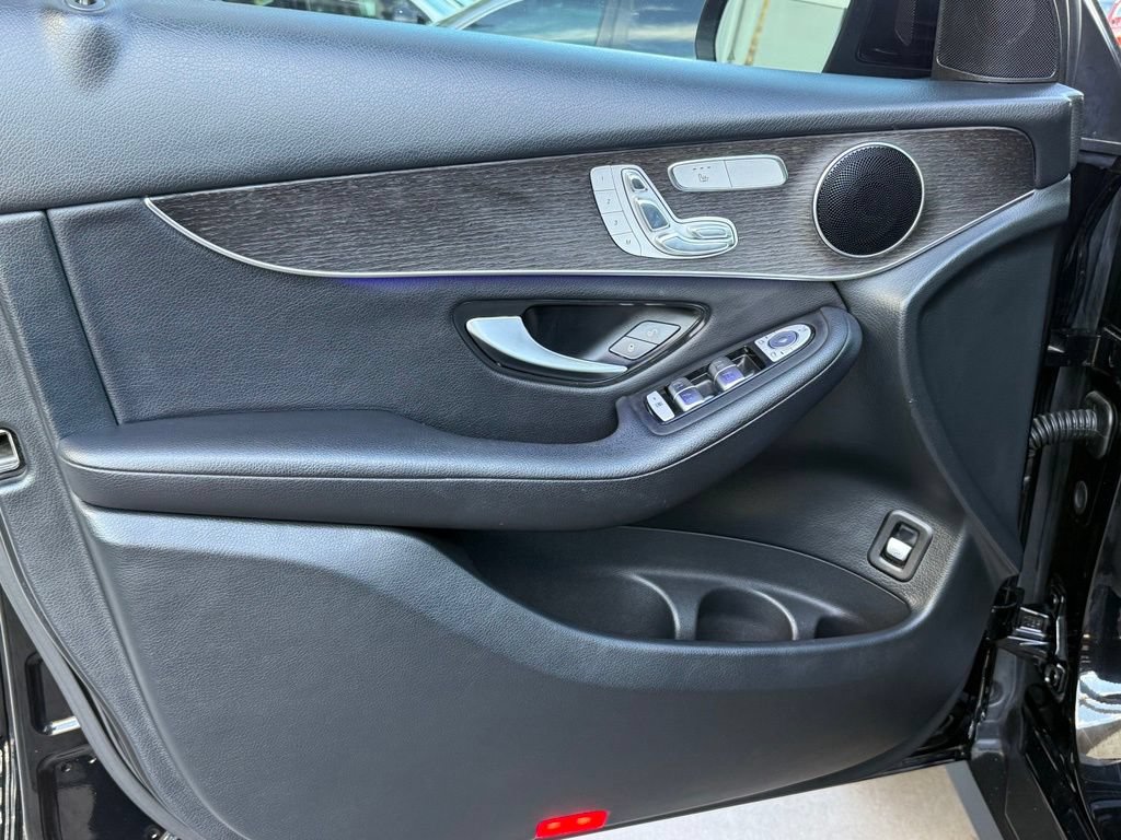 Used 2020 Mercedes-Benz GLC 300 4MATIC w/ Parking Assistance Package image 20