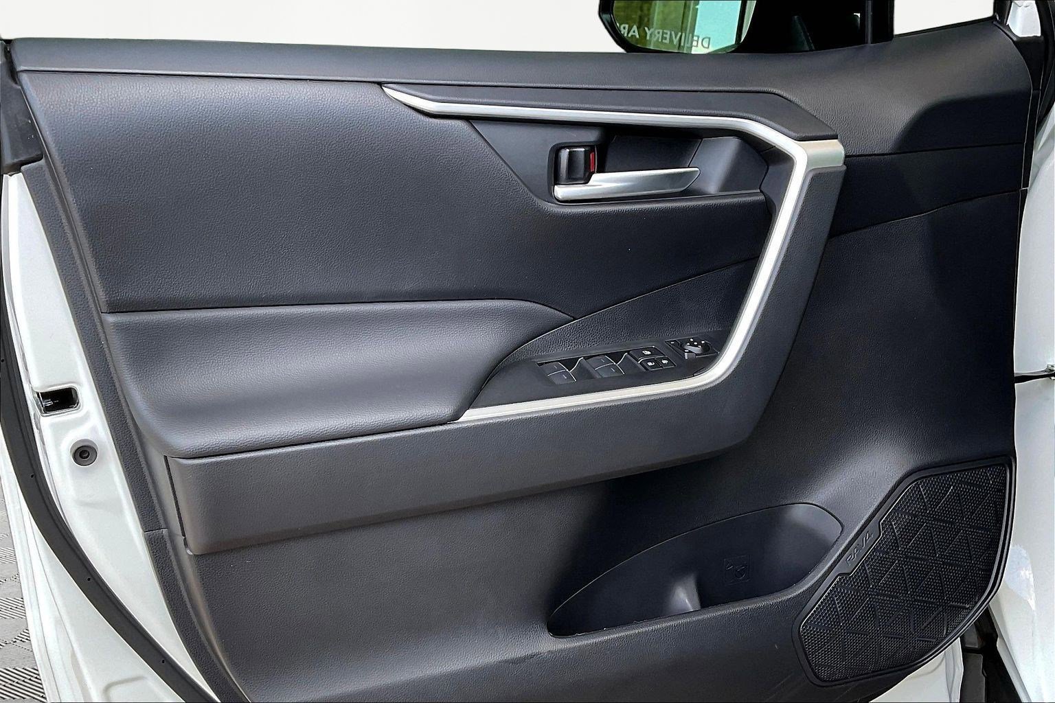 Used 2025 Toyota RAV4 XLE FWD image 20