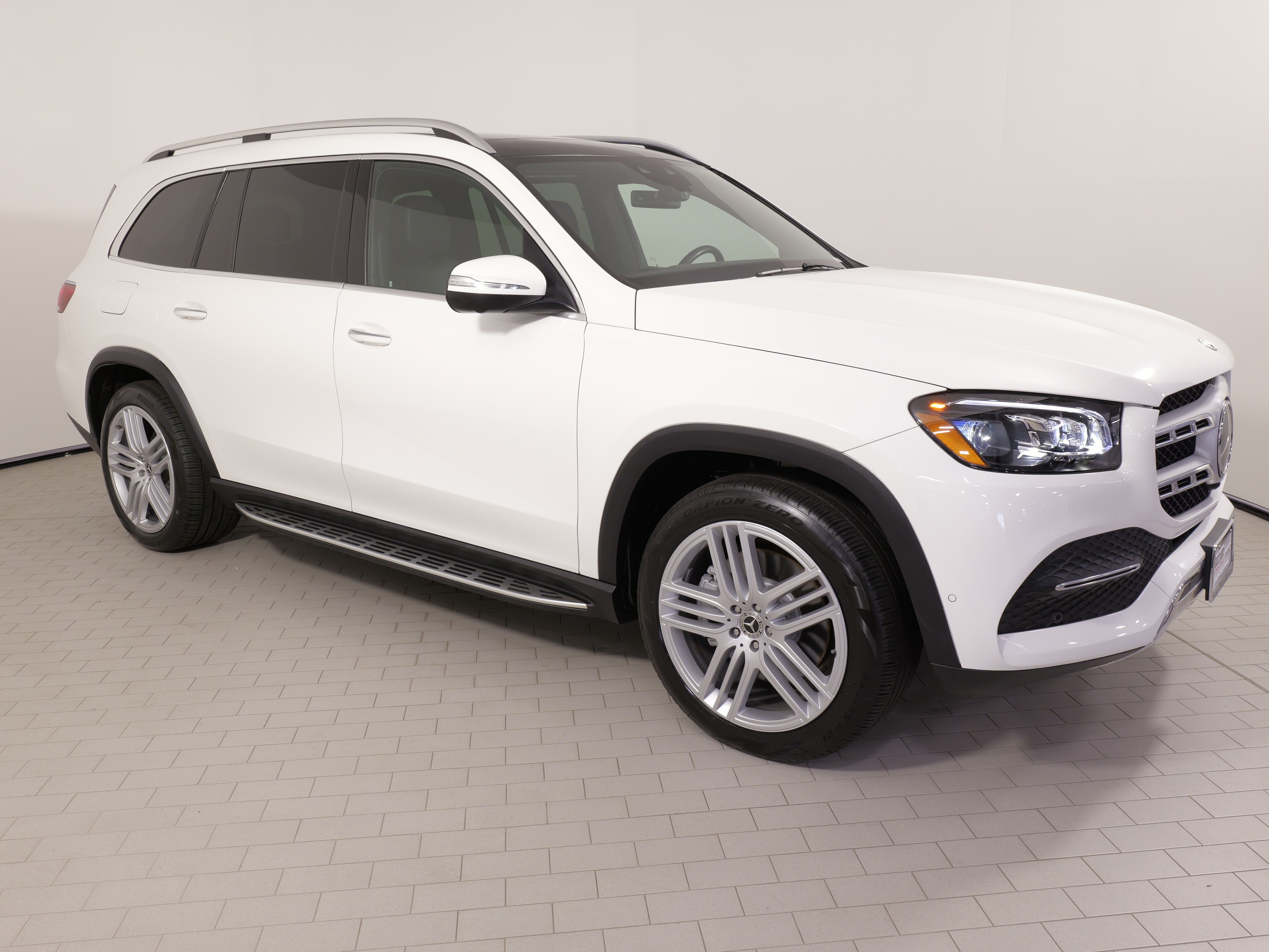 Used 2022 Mercedes-Benz GLS 450 4MATIC image 9