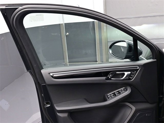 Used 2025 Porsche Macan image 7