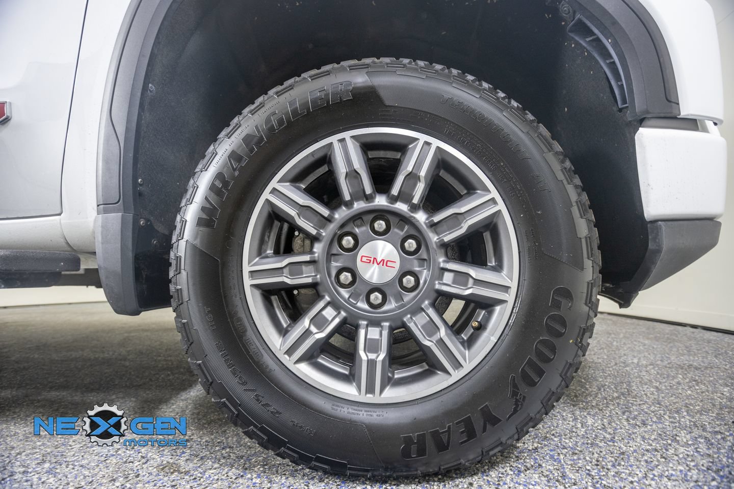 Used 2024 GMC Sierra 1500 AT4 w/ Technology Package AWD/4WD image 44