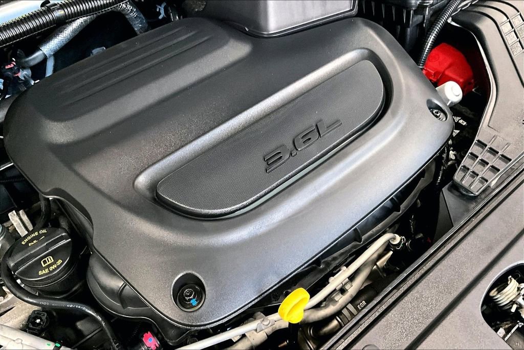 Used 2024 Chrysler Pacifica Touring-L FWD image 32