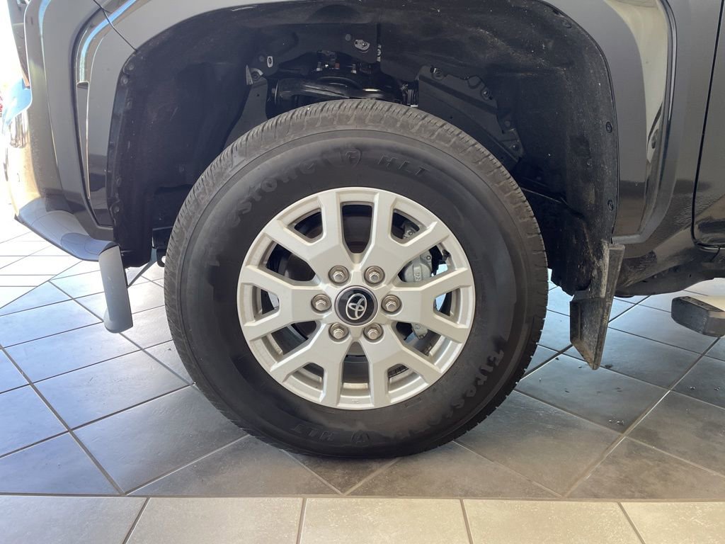 Used 2024 Toyota Tacoma SR5 AWD/4WD image 17