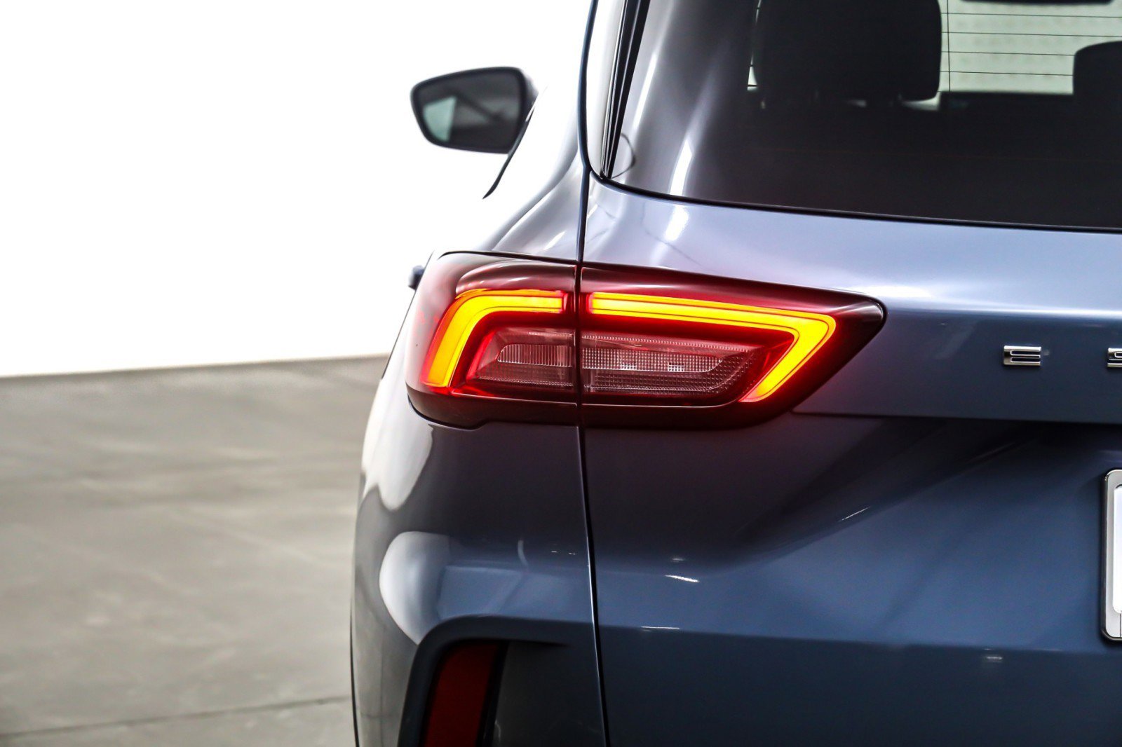 Used 2025 Ford Escape SE w/ Class II Trailer Tow Package image 15