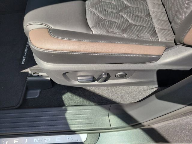 New 2026 Nissan Pathfinder Platinum w/ Cargo Package FWD image 9