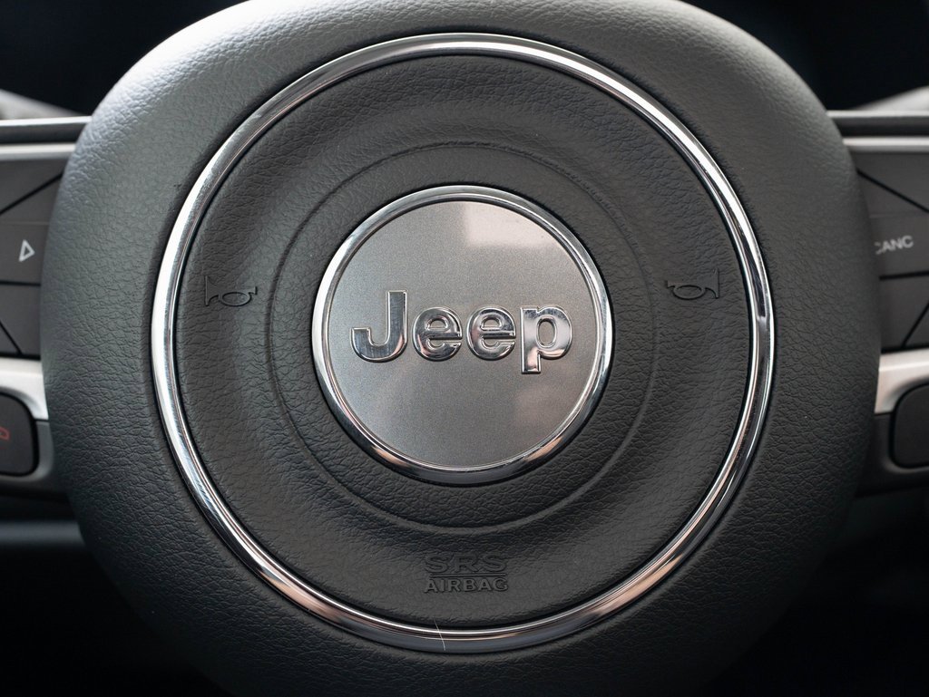 Used 2016 Jeep Renegade Trailhawk w/ Premium Trailhawk Package image 32