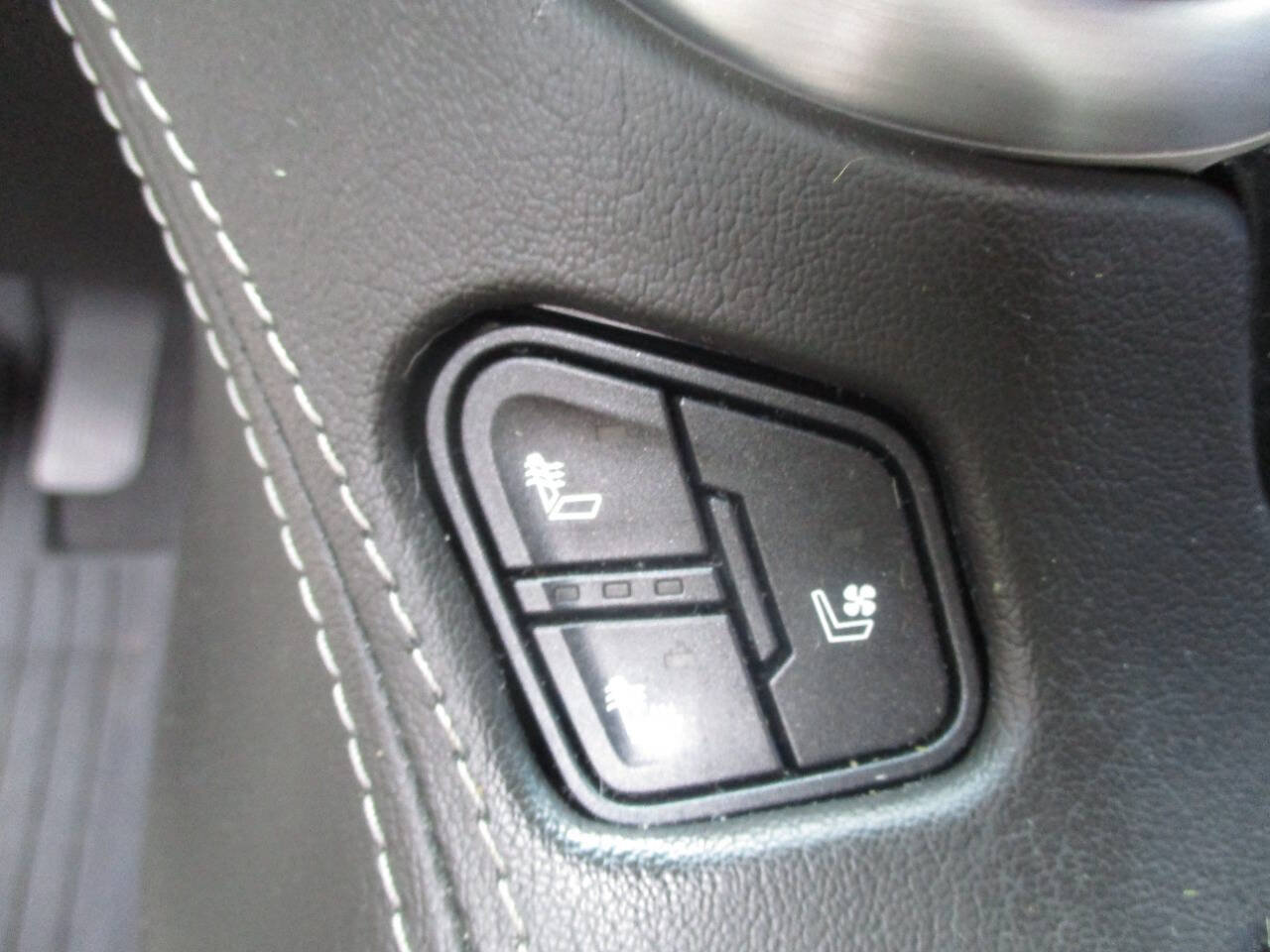 Used 2019 GMC Yukon SLT w/ Premium Edition AWD/4WD image 15