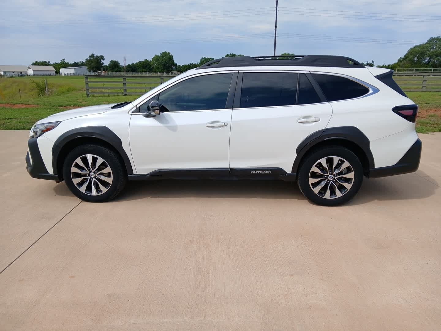 Used 2024 Subaru Outback Limited AWD/4WD image 2