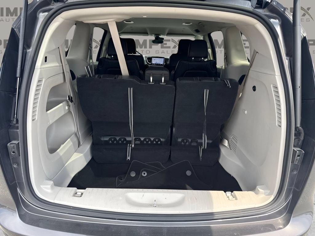 Used 2023 Chrysler Pacifica Touring-L FWD image 28