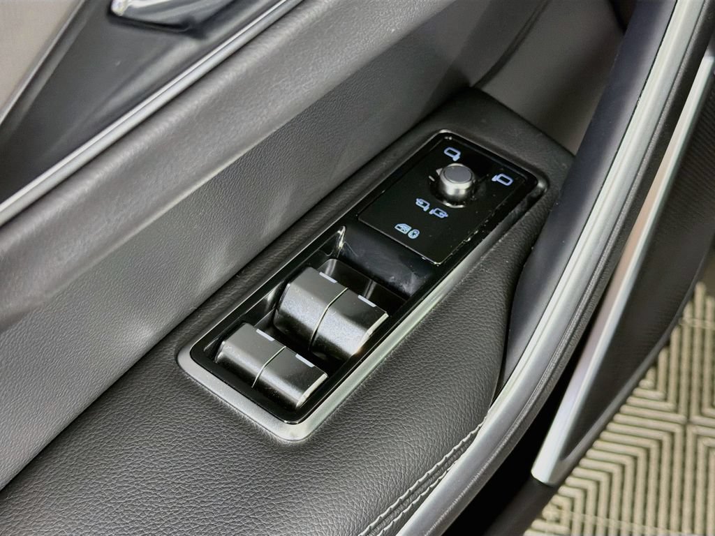 Certified 2025 Jaguar F-PACE R-Dynamic S AWD/4WD image 18
