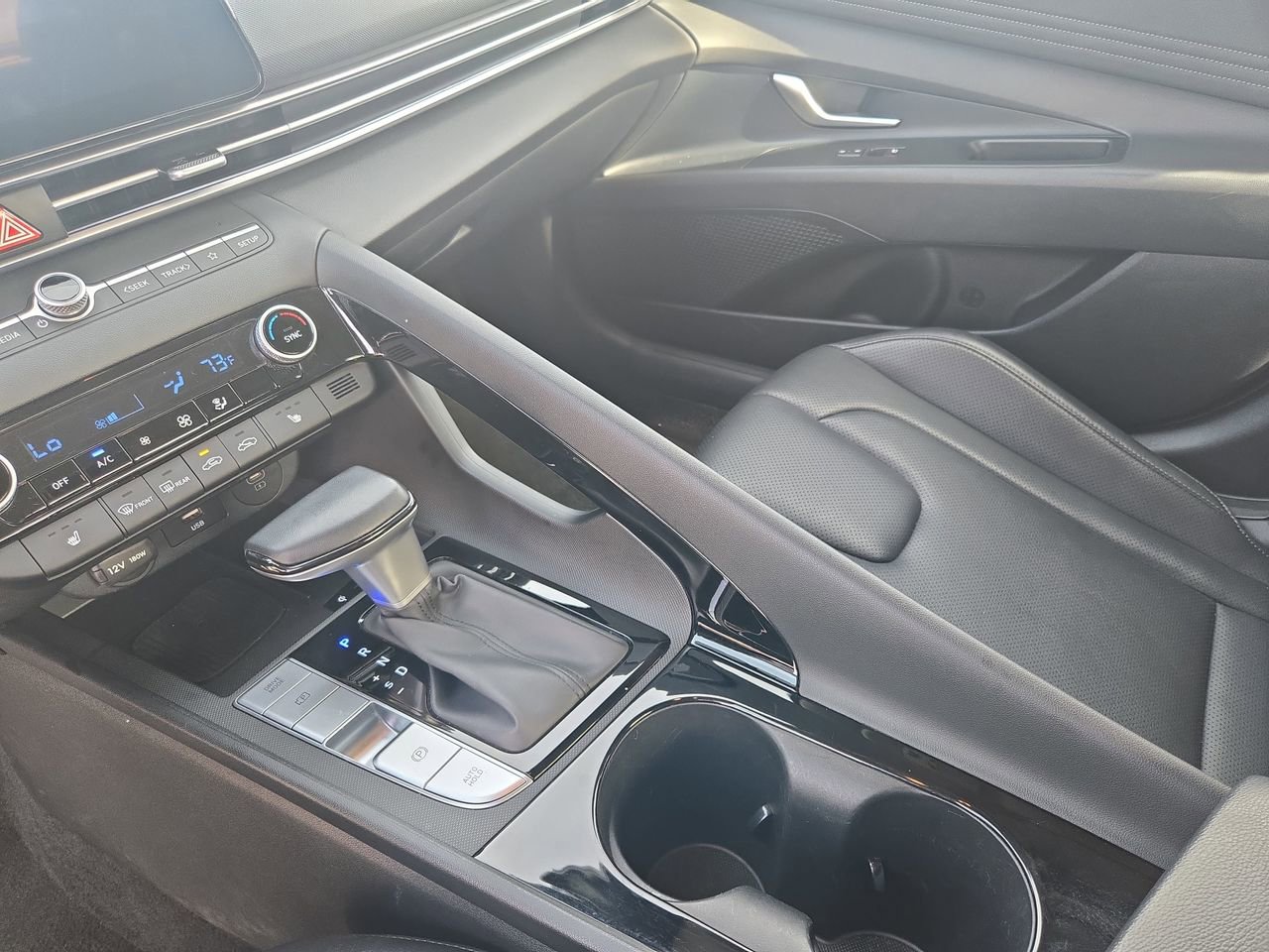 Used 2025 Hyundai Elantra Limited image 24