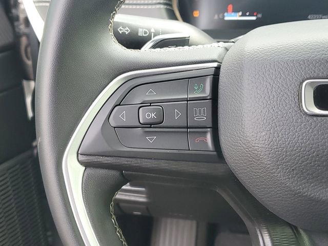 Used 2023 Jeep Grand Cherokee Laredo image 25