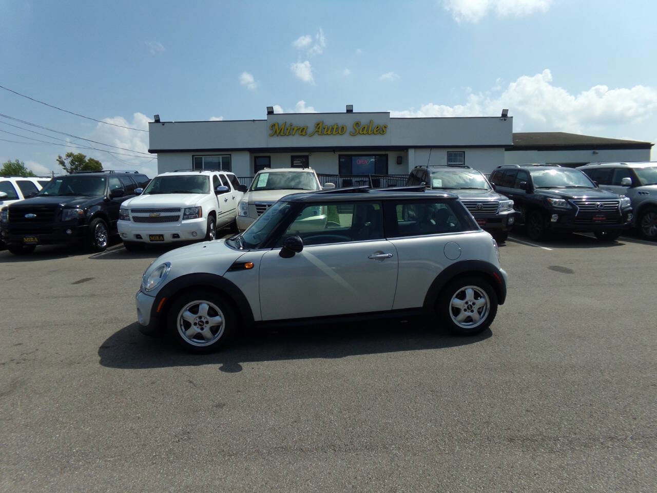 Used 2011 MINI Cooper Hardtop image 1