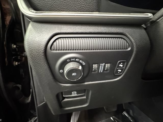 Used 2022 Jeep Wagoneer Series III AWD/4WD image 22