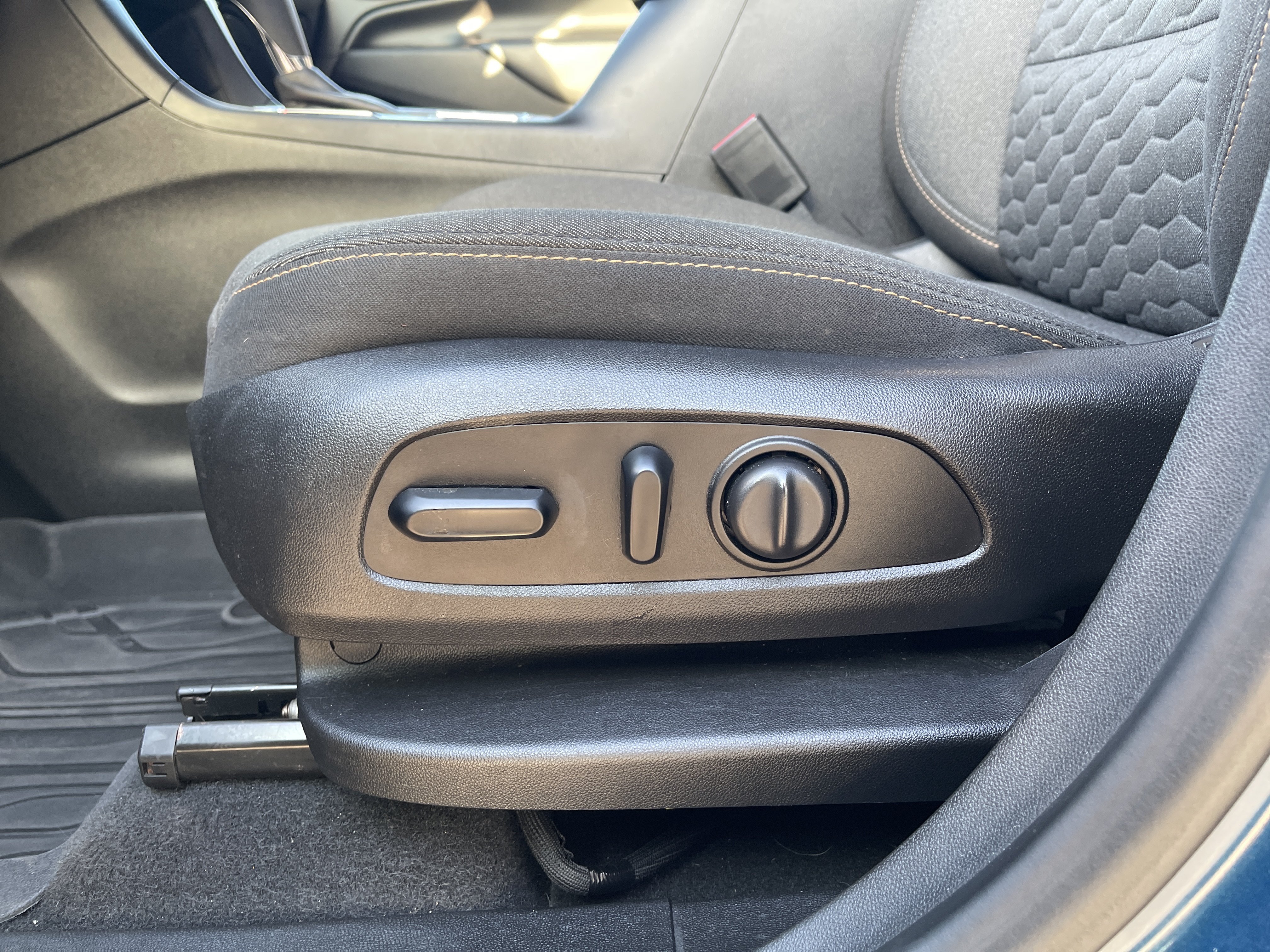 Used 2020 Chevrolet Equinox LT AWD/4WD image 12