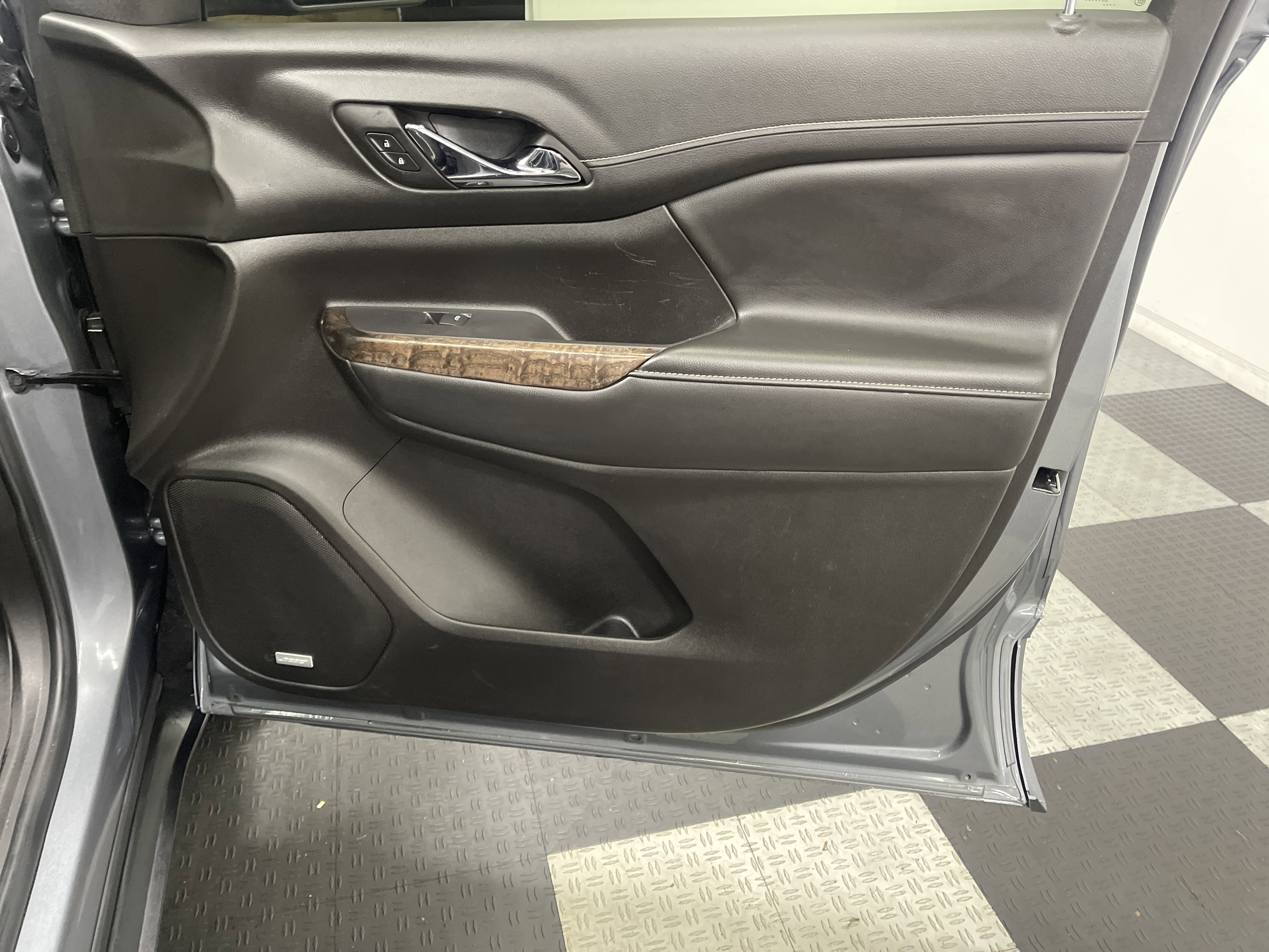 Used 2022 GMC Acadia Denali w/ Denali Ultimate Package image 25