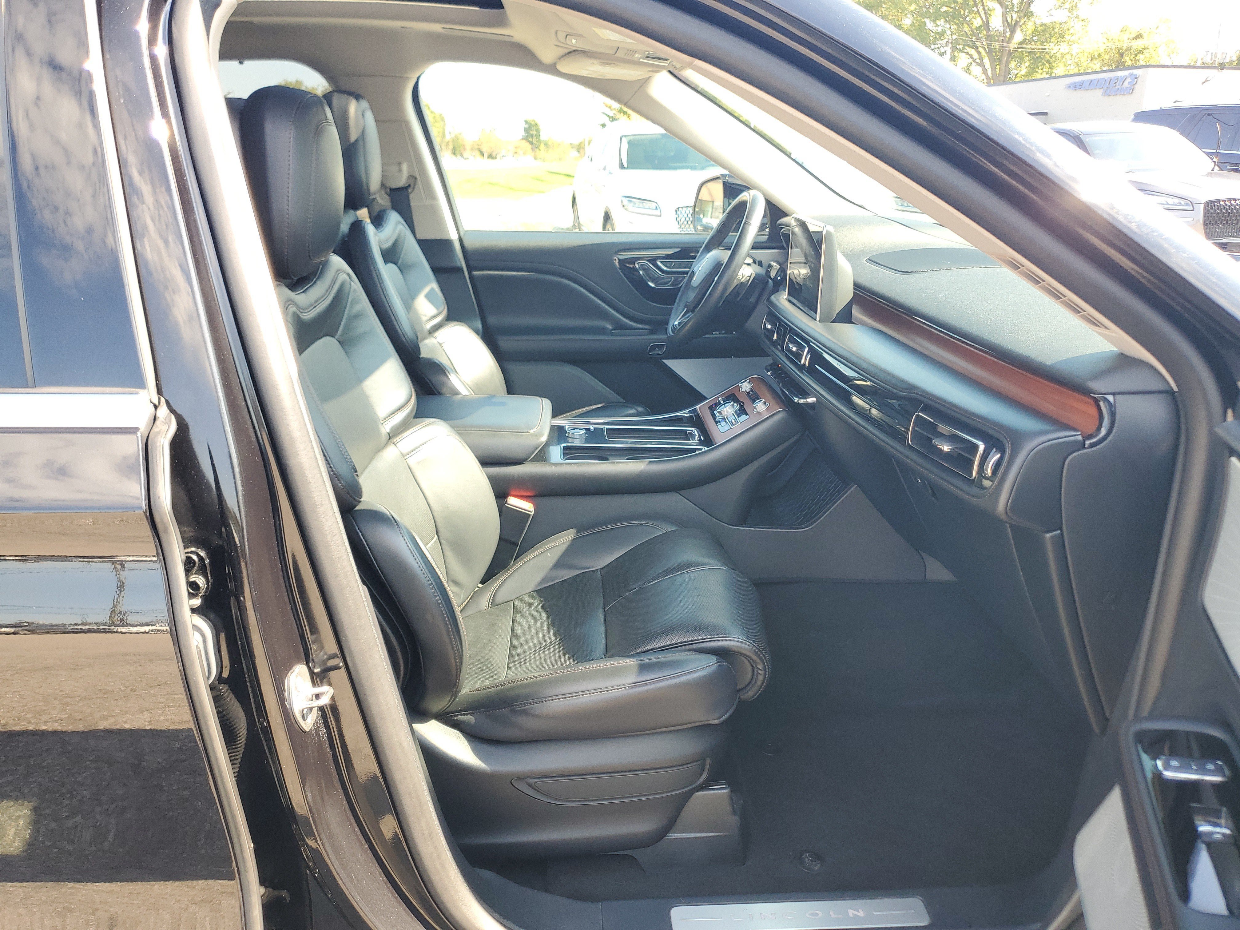 Certified 2021 Lincoln Aviator Reserve w/ Equipment Group 202A AWD/4WD image 9