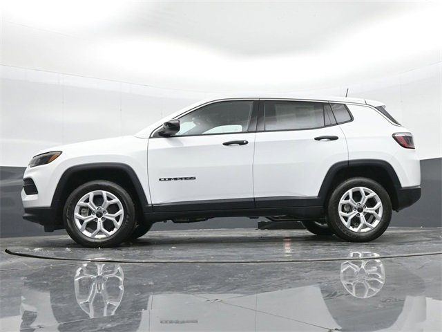 Used 2025 Jeep Compass Sport image 39