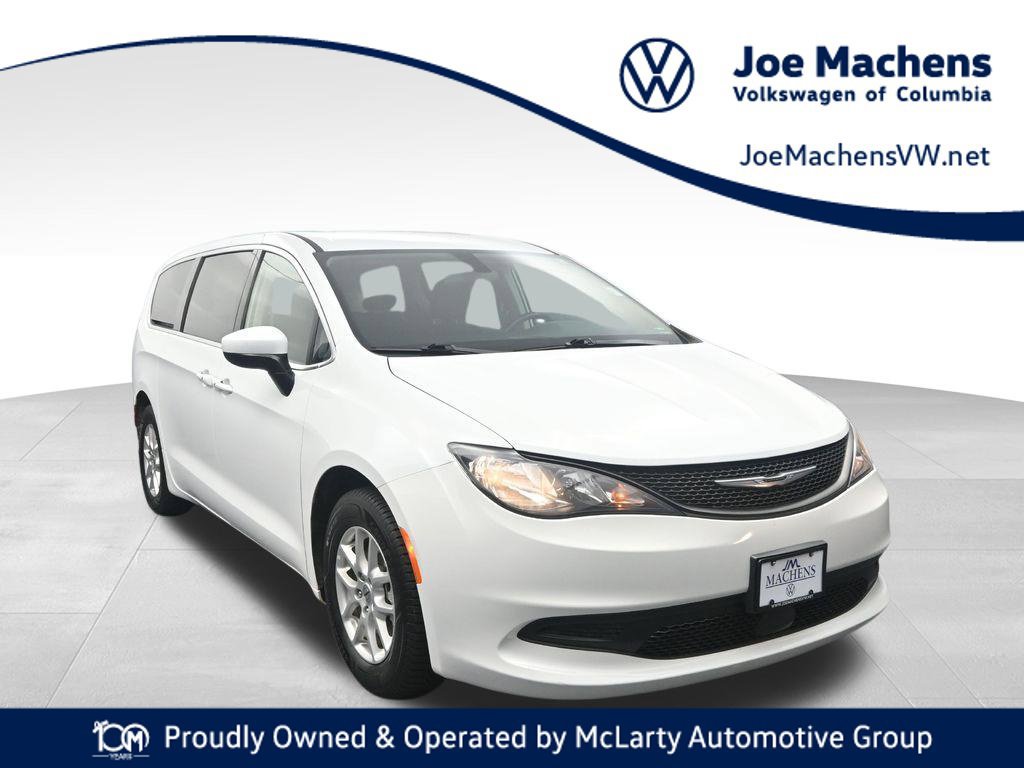 Used 2022 Chrysler Voyager LX FWD image 1