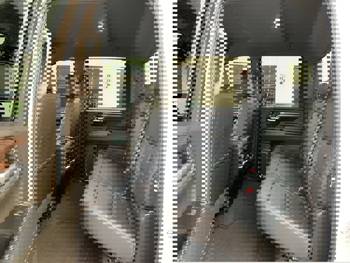 Used 2024 GMC Sierra 3500 SLT w/ SLT Premium Package image 28