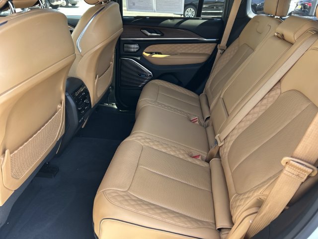 Used 2022 Jeep Grand Cherokee Summit w/ Luxury Tech Group V AWD/4WD image 16
