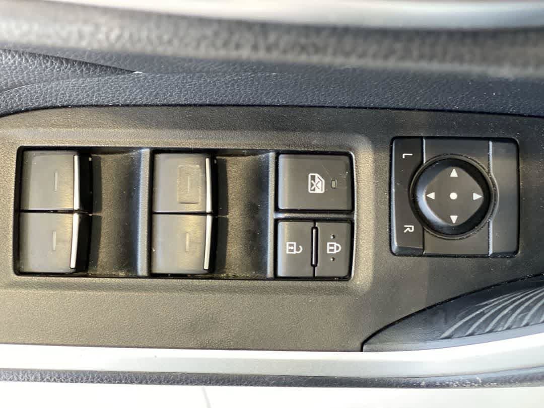 Used 2025 Toyota RAV4 XLE AWD/4WD image 16