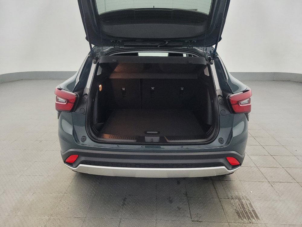 Used 2025 Chevrolet Trax LT FWD image 29