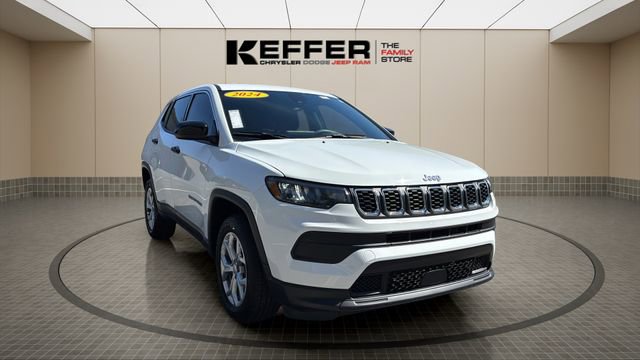 Used 2024 Jeep Compass Sport image 7