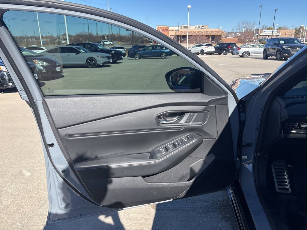 Used 2023 Honda Accord Sport image 9