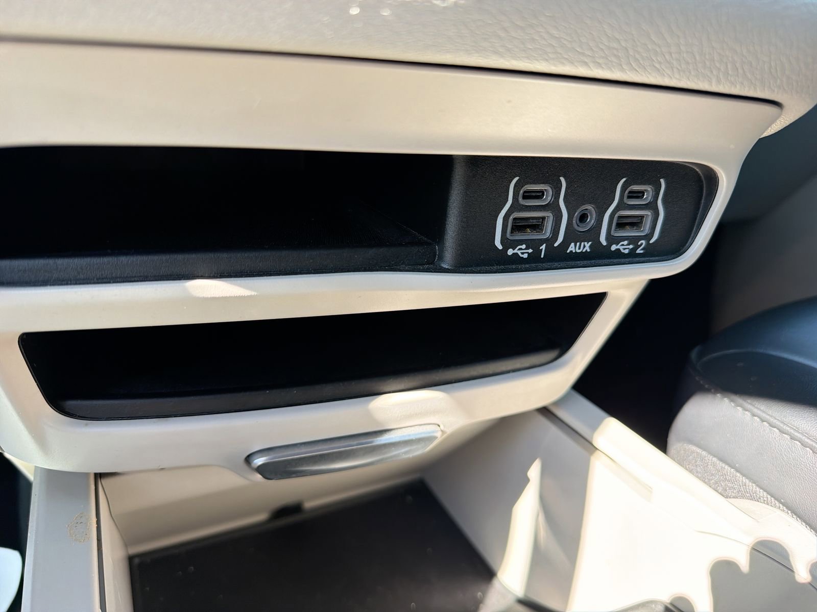 Used 2023 Chrysler Pacifica Touring-L FWD image 34