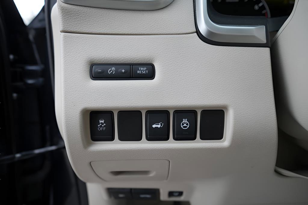Used 2015 Nissan Murano Platinum w/ Platinum Technology Package FWD image 28