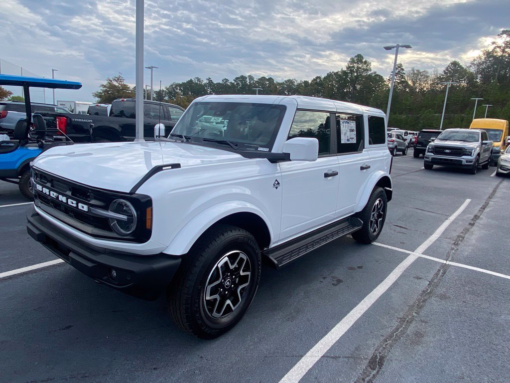 New 2026 Ford Bronco Outer Banks AWD/4WD image 3