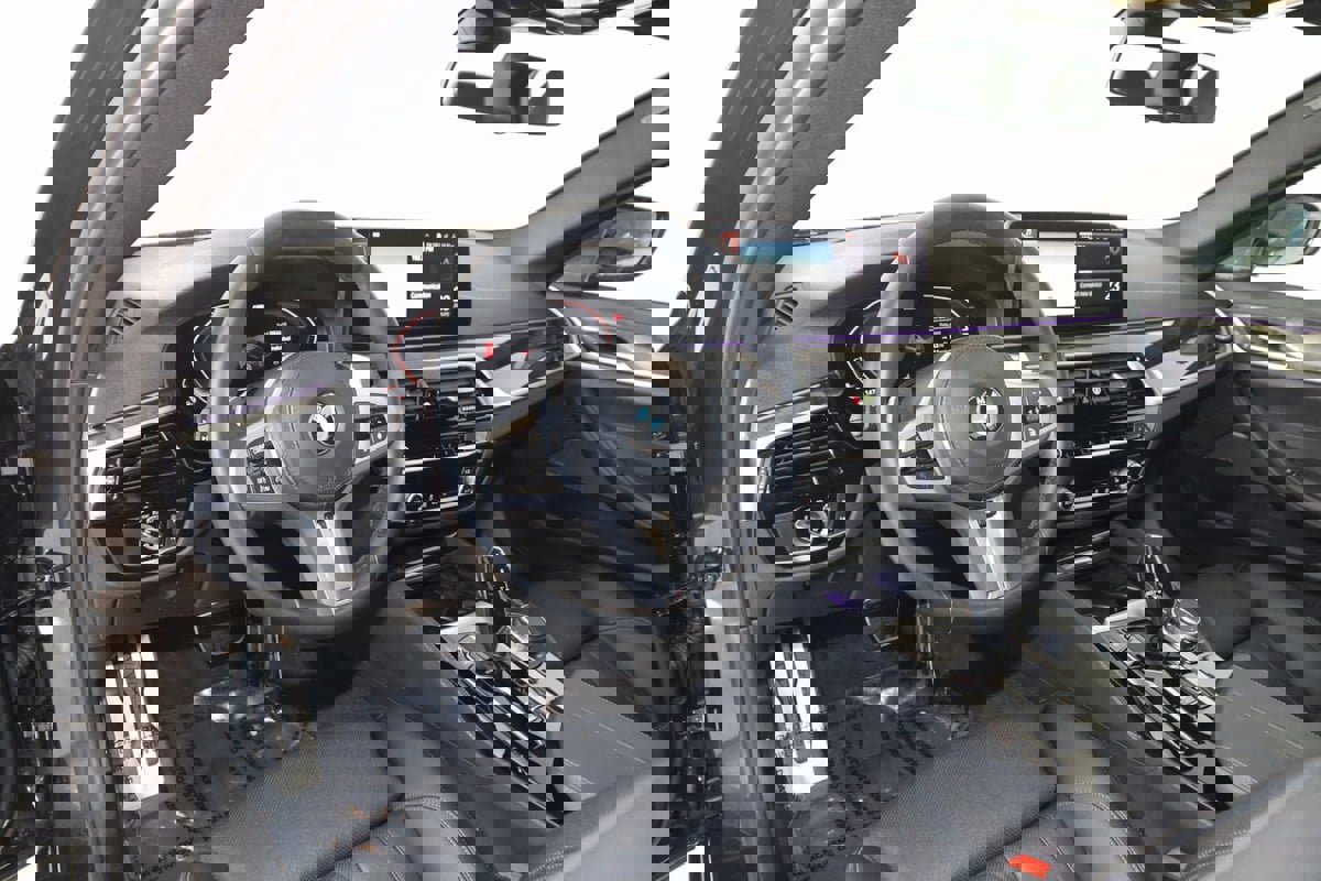 Used 2023 BMW 540i xDrive w/ M Sport Package image 27