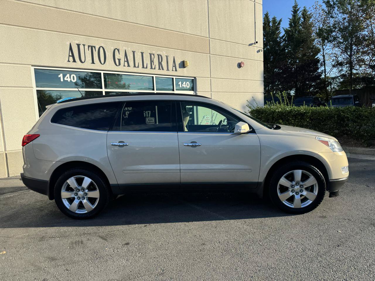 Used 2011 Chevrolet Traverse LTZ AWD/4WD image 3