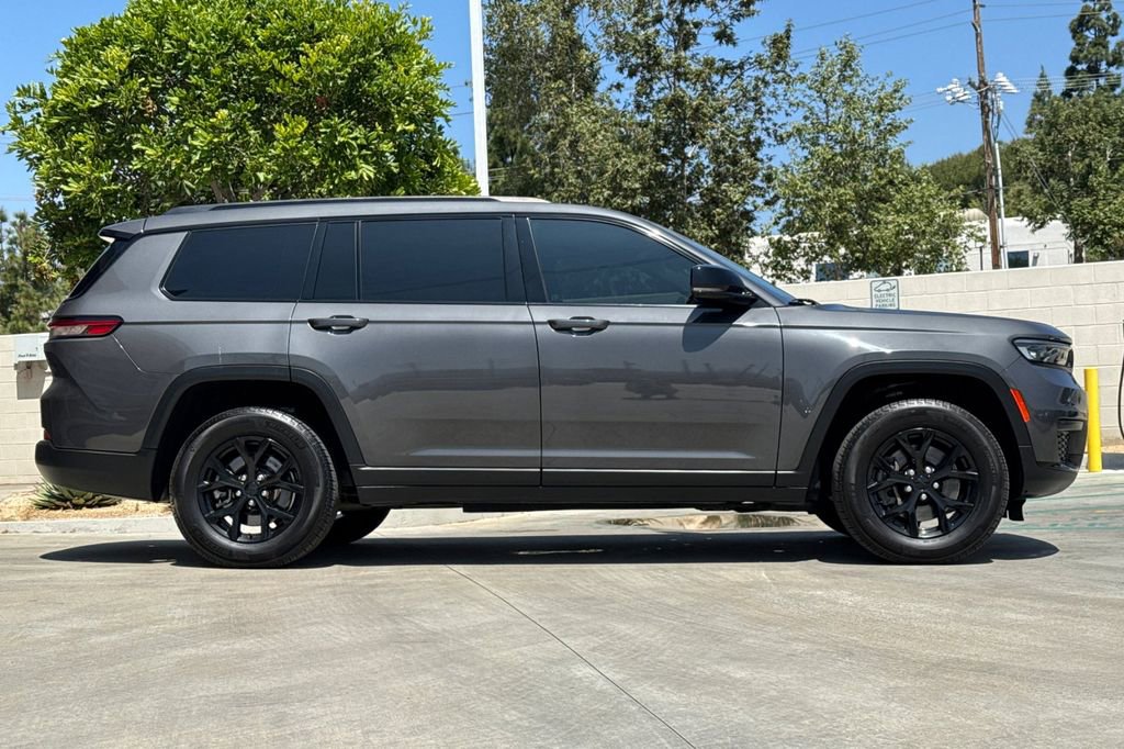 Used 2022 Jeep Grand Cherokee L Laredo AWD/4WD image 6