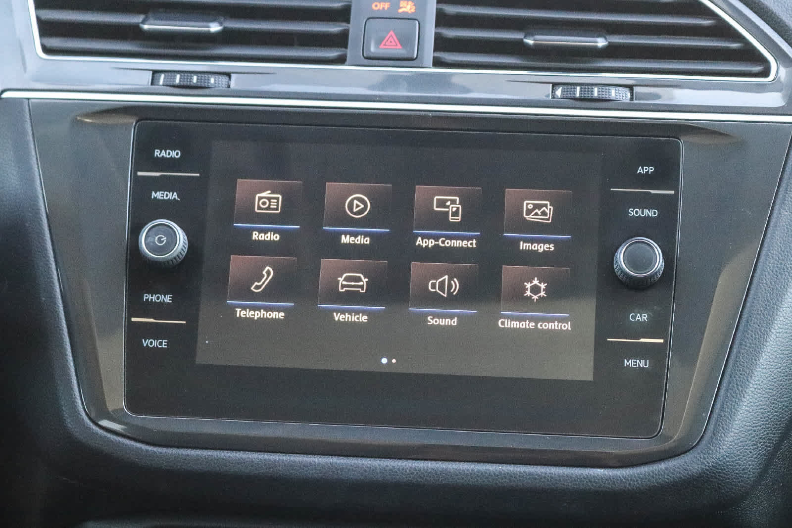 Used 2020 Volkswagen Tiguan SE w/ Panoramic Sunroof Package AWD/4WD image 14