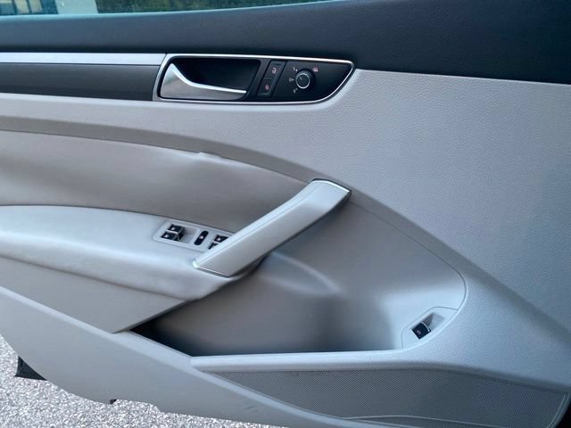 Used 2017 Volkswagen Passat 1.8T R-Line w/ R-Line Lighting Package FWD image 17