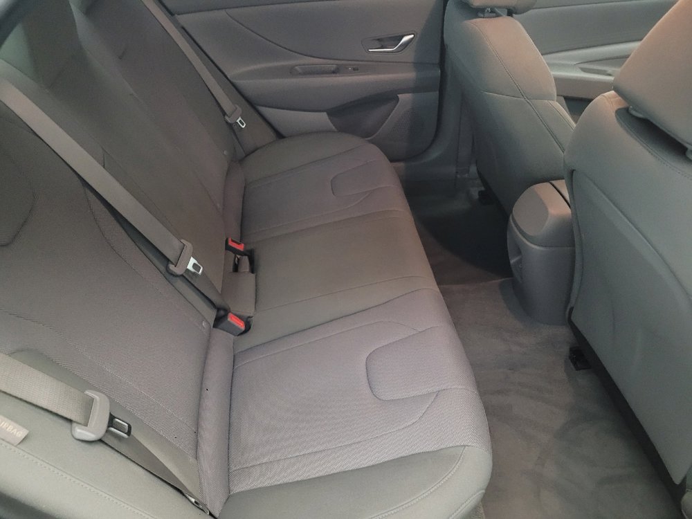 Used 2024 Hyundai Elantra SE image 19