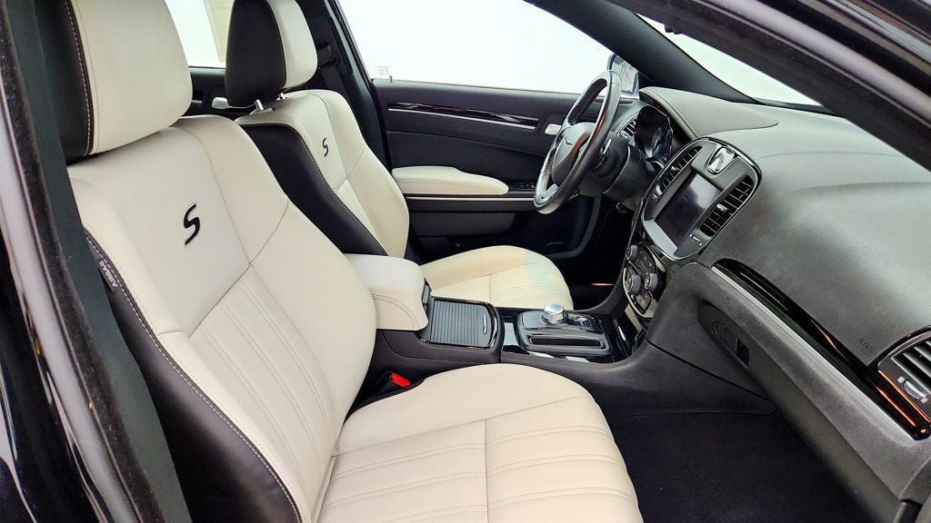 Used 2020 Chrysler 300 S AWD/4WD image 25