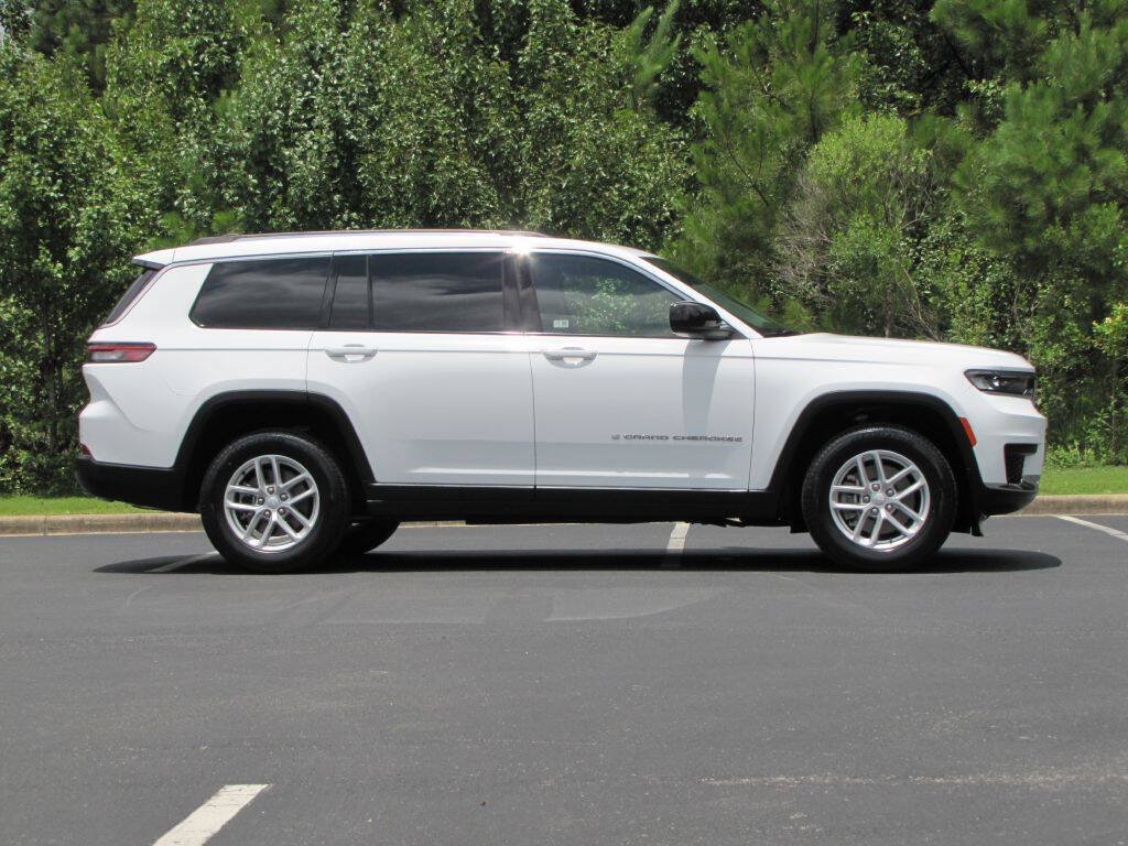 Used 2023 Jeep Grand Cherokee L Laredo RWD image 4