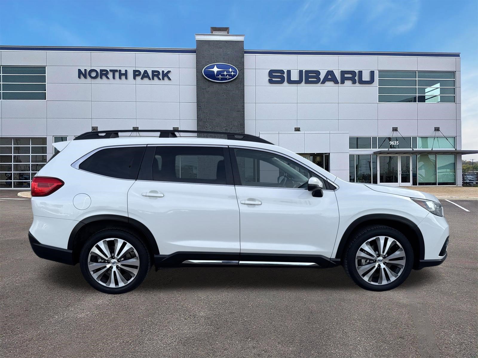 Used 2020 Subaru Ascent Limited w/ Technology Package AWD/4WD image 2