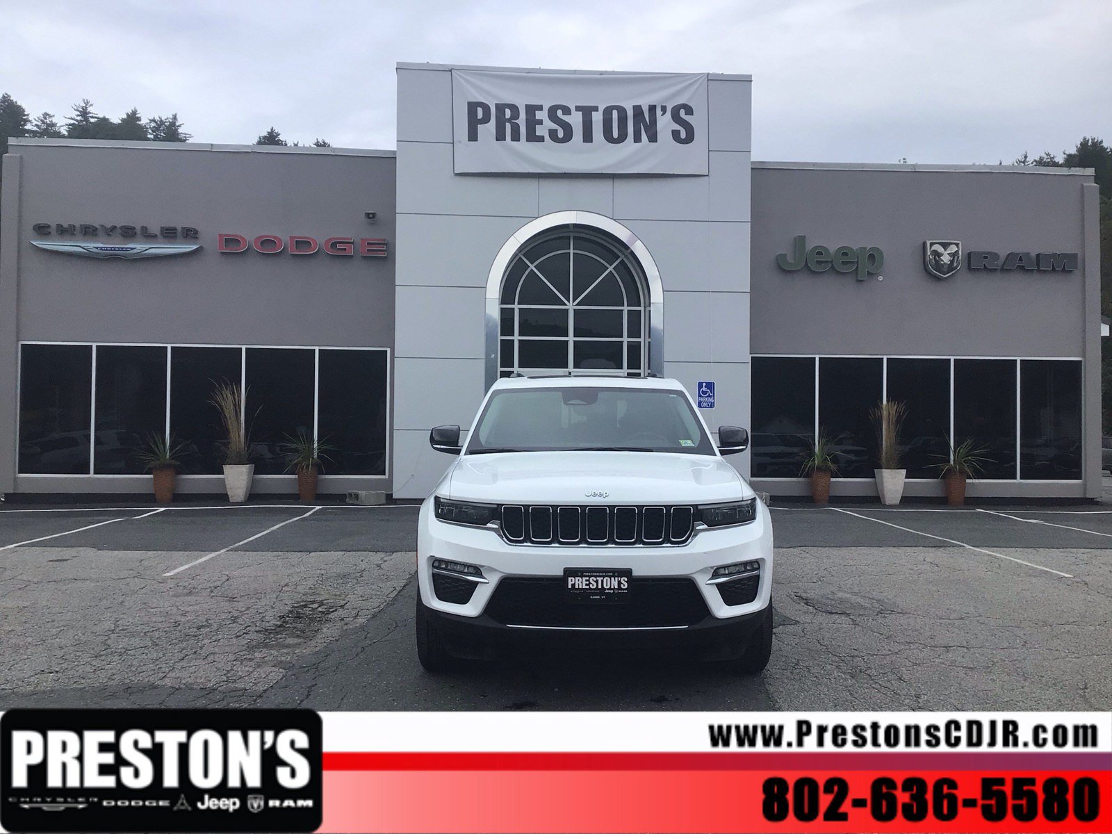 Used 2024 Jeep Grand Cherokee Limited 4xe AWD/4WD image 8