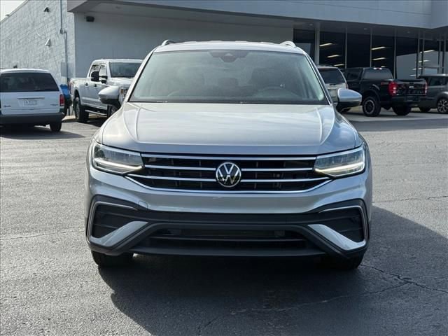 Used 2023 Volkswagen Tiguan SE FWD image 9