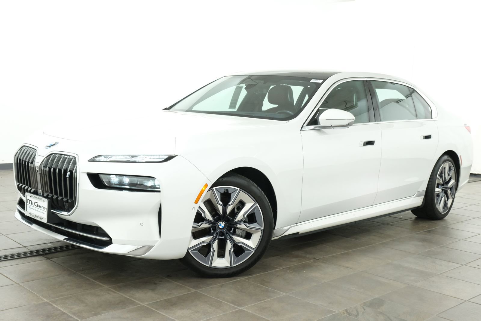 Used 2023 BMW i7 xDrive60 w/ Executive Package 2