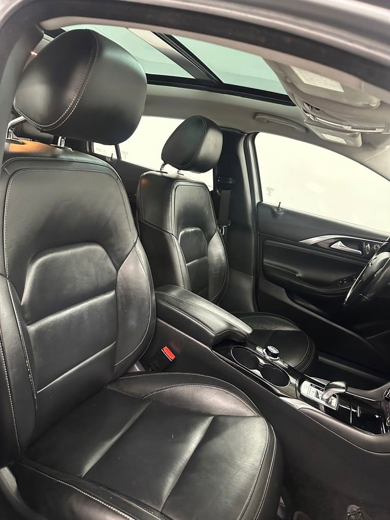 Used 2017 INFINITI QX30 Premium w/ Navigation Package image 38