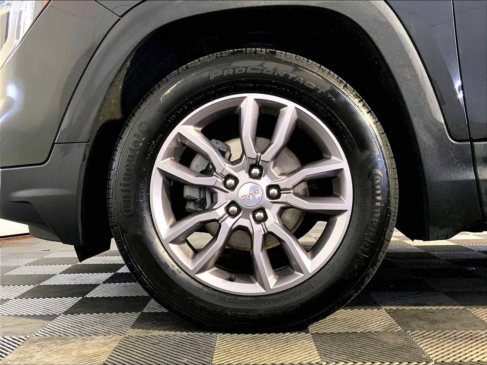 Used 2023 GMC Terrain SLT image 11