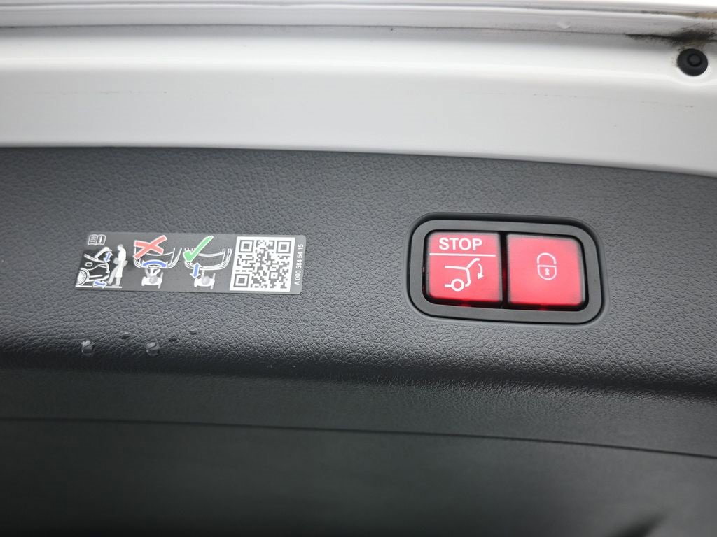 Used 2025 Mercedes-Benz GLC 350e 4MATIC image 27