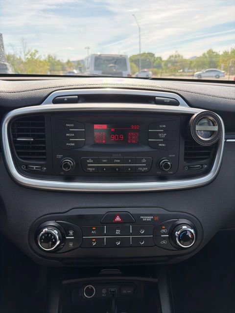 Used 2017 Kia Sorento L FWD image 12