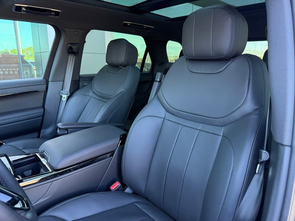 Used 2025 Land Rover Range Rover Sport Dynamic SE image 5