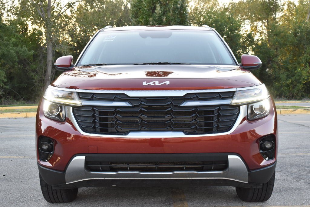 Used 2025 Kia Seltos S AWD/4WD image 3